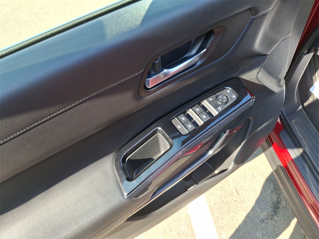 Vehicle image 21 of 24