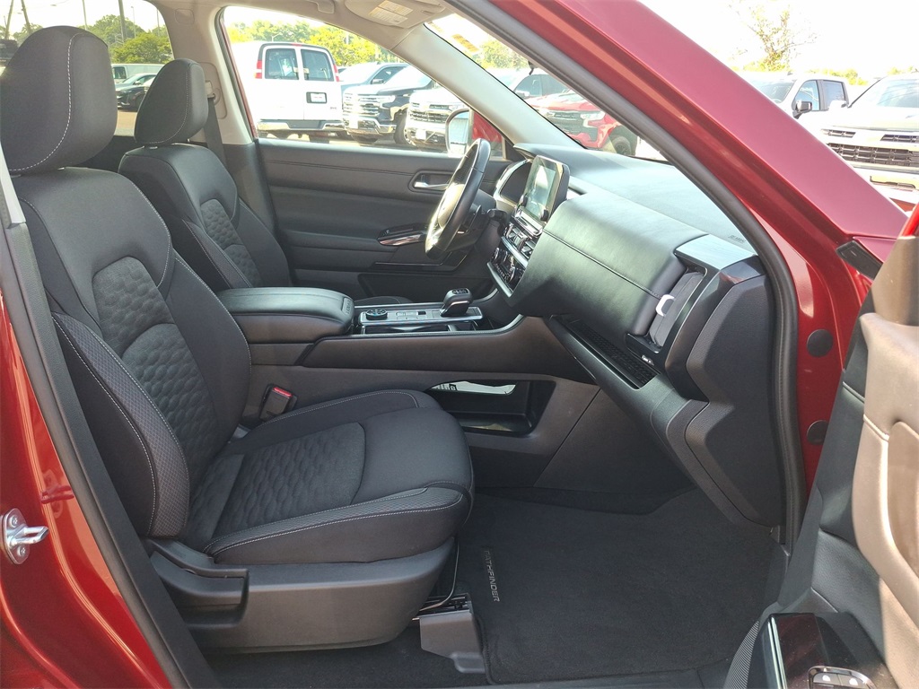 Vehicle image 13 of 24