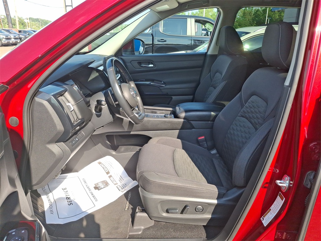 Vehicle image 14 of 24