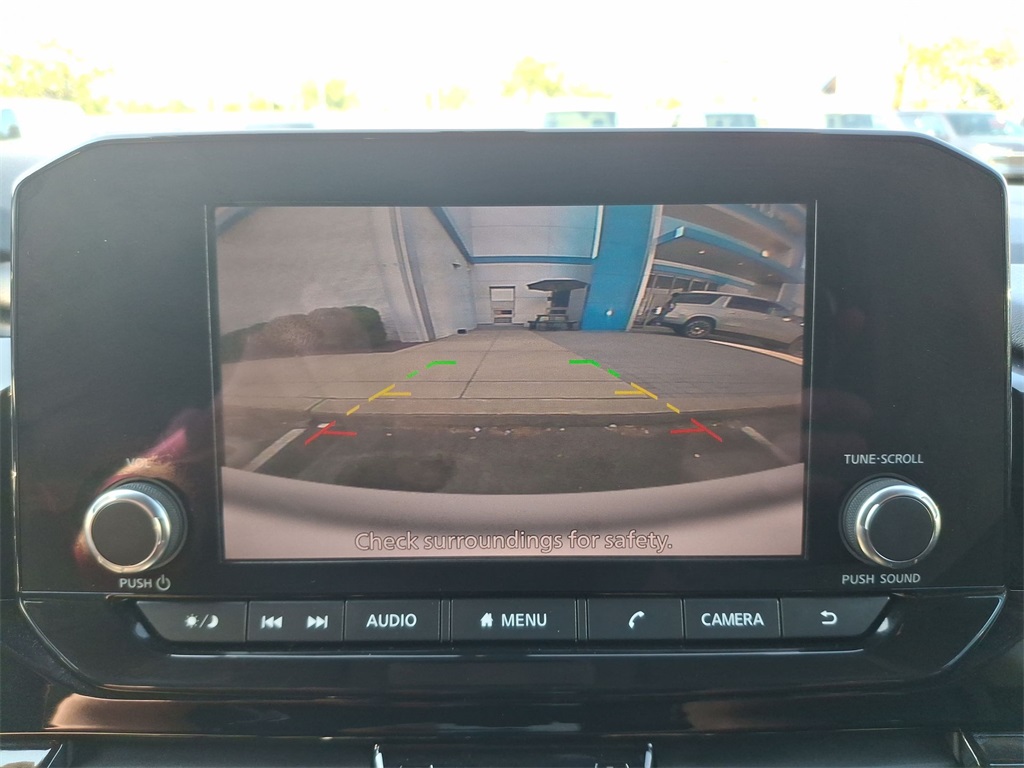 Vehicle image 17 of 24