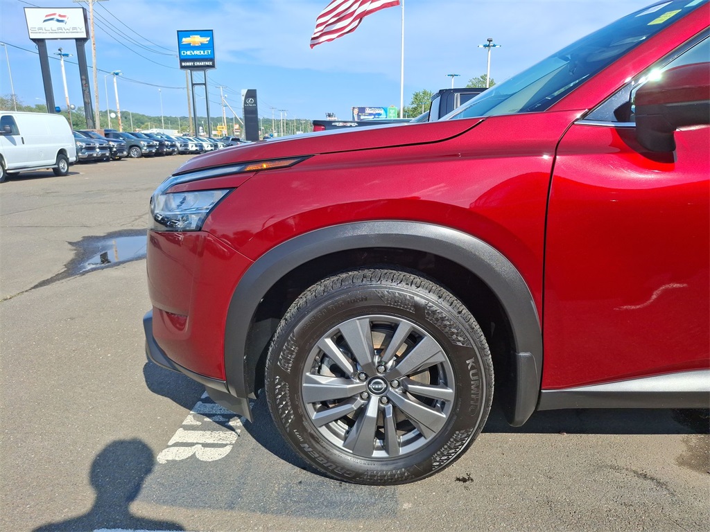 Vehicle image 11 of 24
