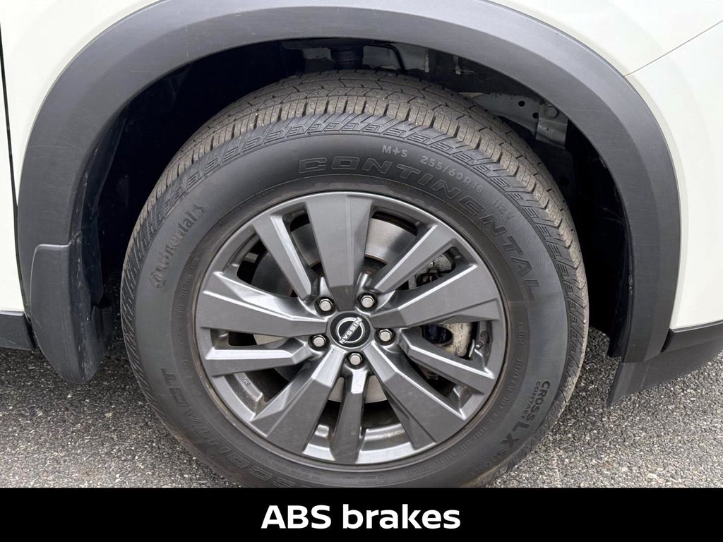 Vehicle image 10 of 42