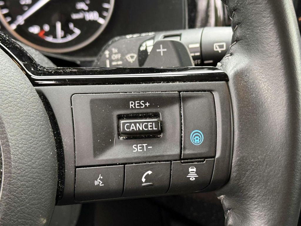 Vehicle image 24 of 42