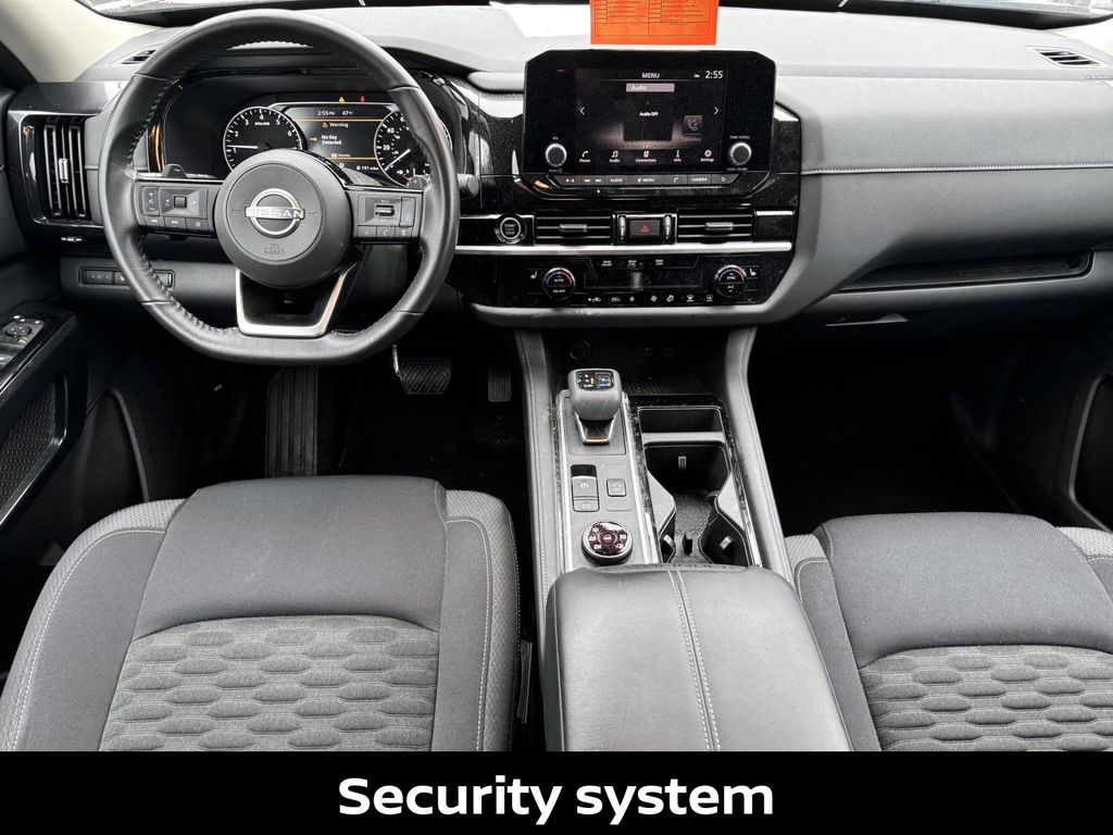 Vehicle image 16 of 42