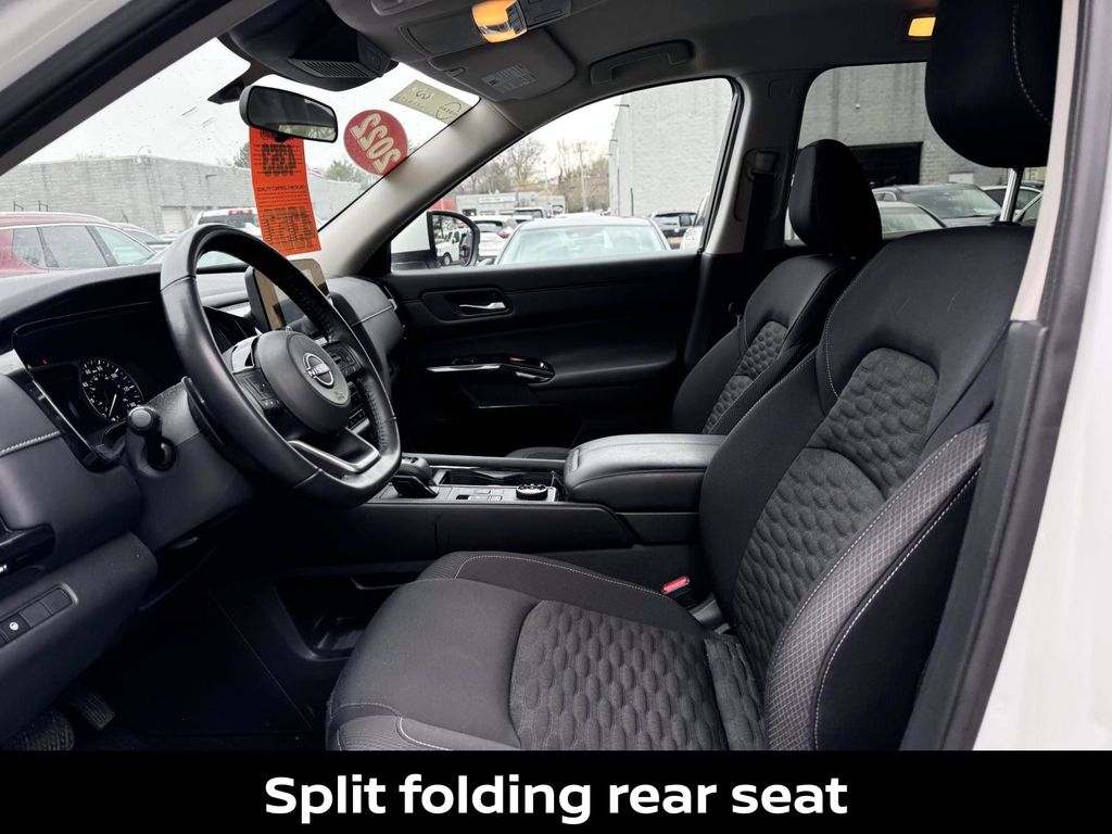 Vehicle image 18 of 42