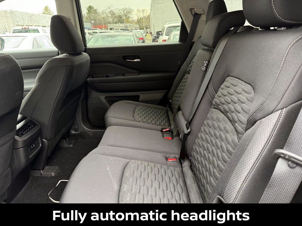 Vehicle image 14 of 42