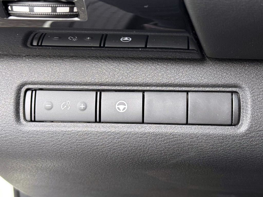Vehicle image 22 of 42