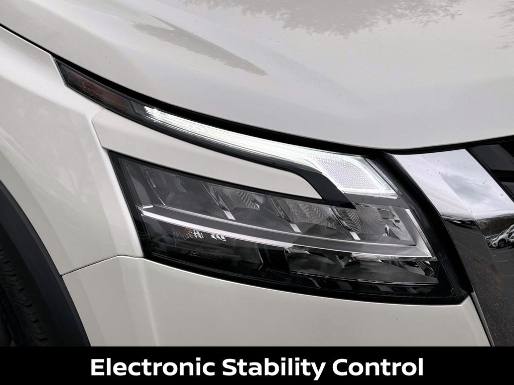 Vehicle image 11 of 42