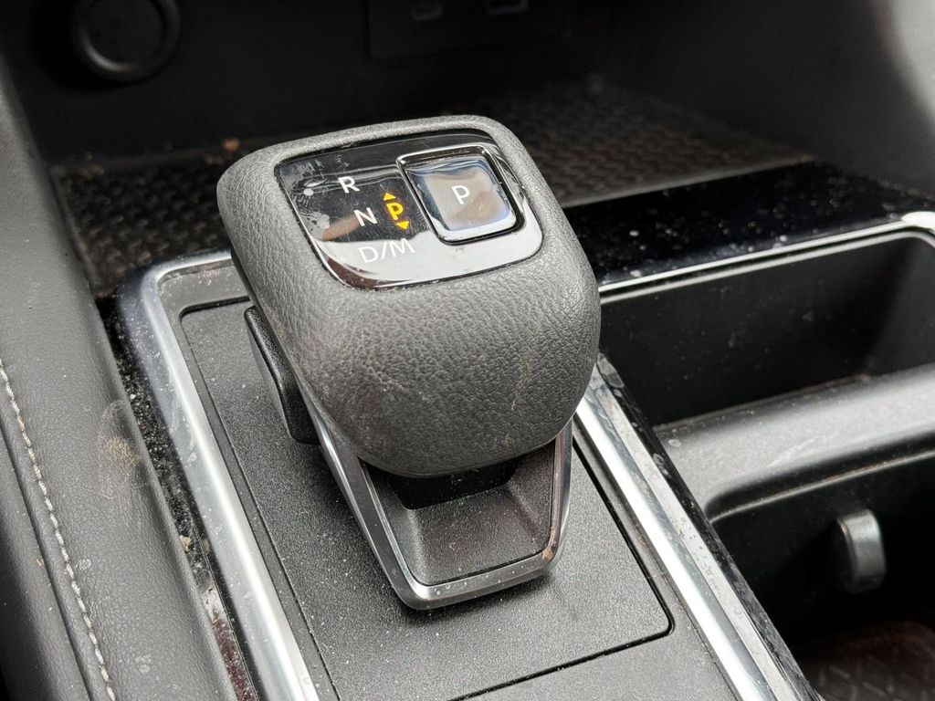 Vehicle image 31 of 42
