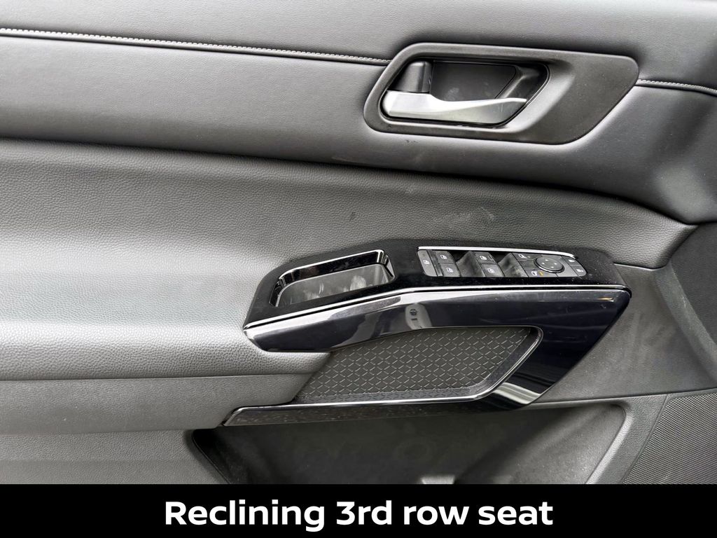 Vehicle image 19 of 42