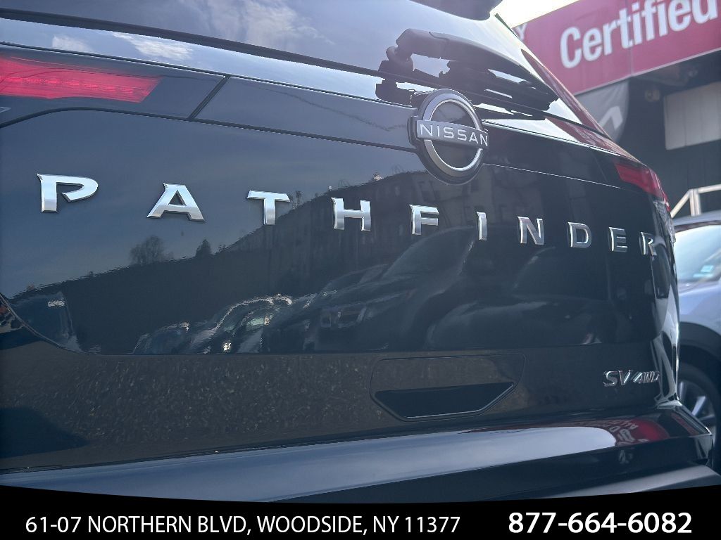 Vehicle image 9 of 40