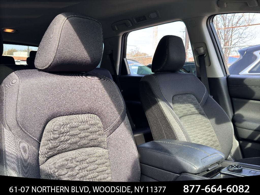 Vehicle image 39 of 40