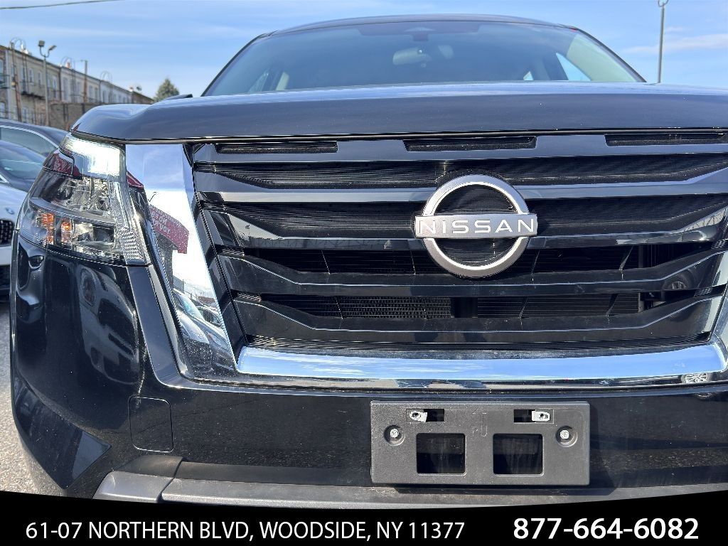 Vehicle image 2 of 40