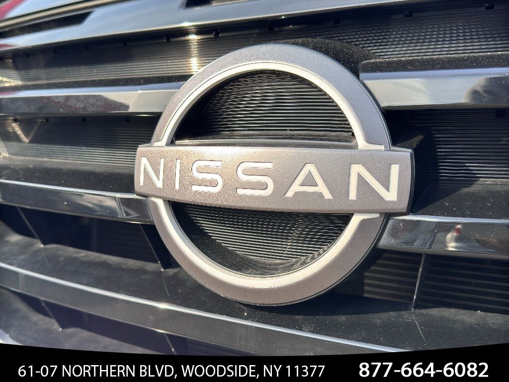 Vehicle image 21 of 40