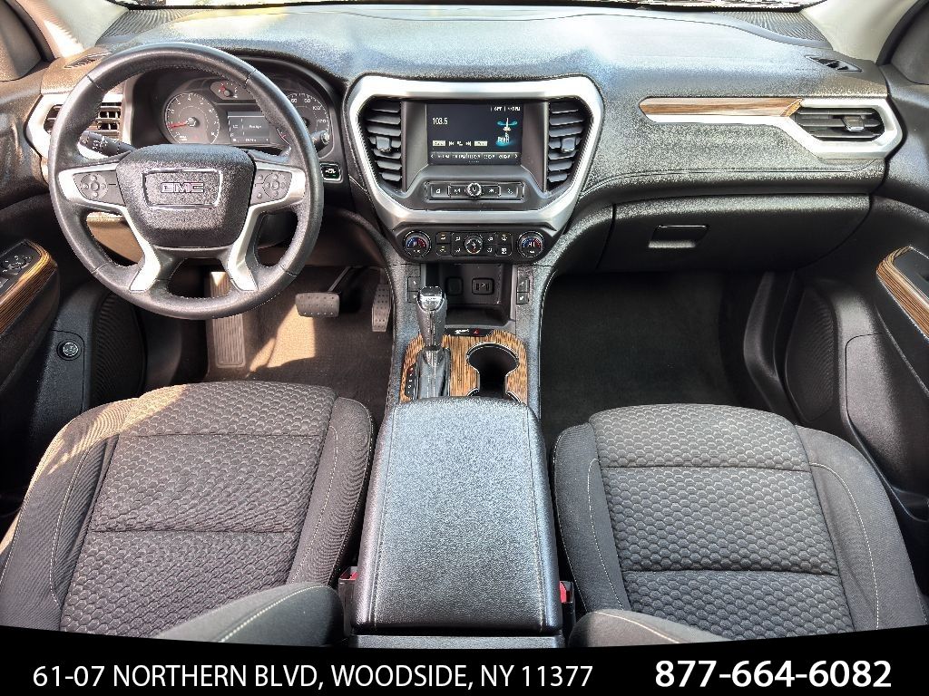 Vehicle image 18 of 40