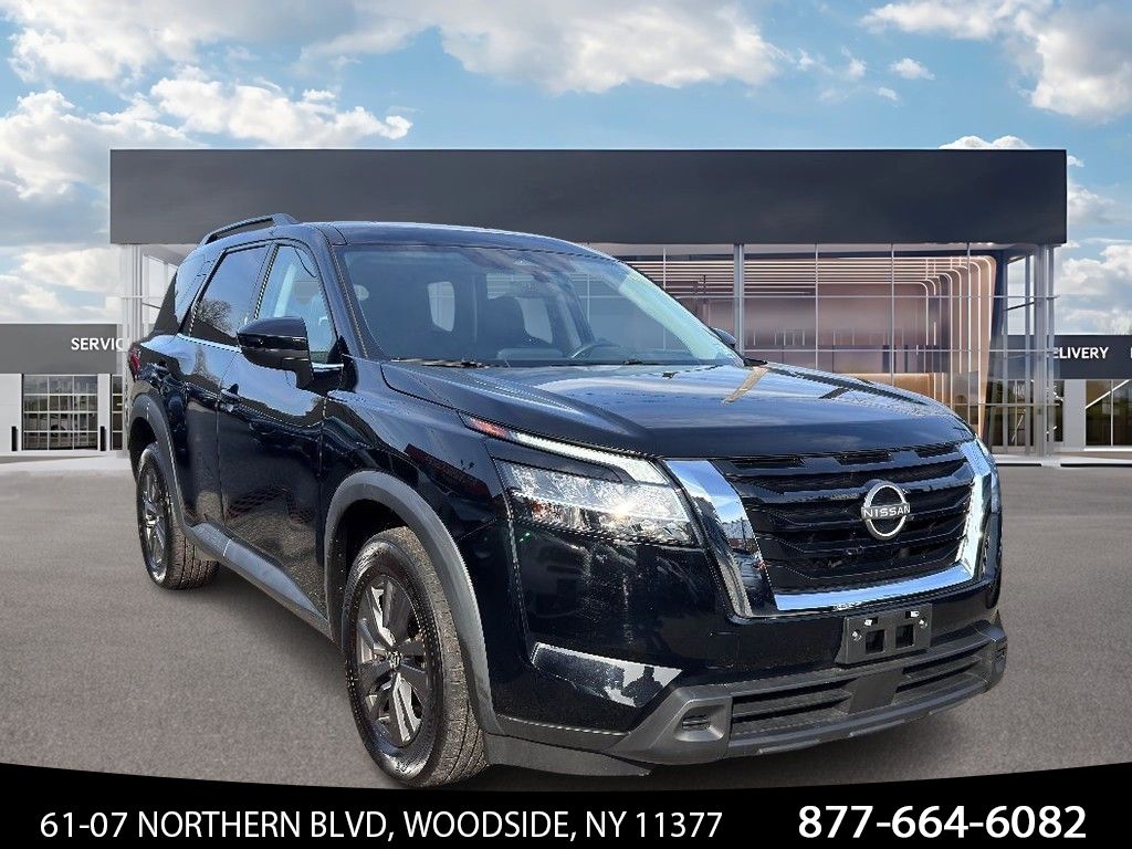 Vehicle image 4 of 40