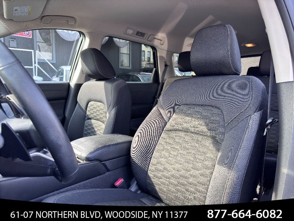 Vehicle image 26 of 40