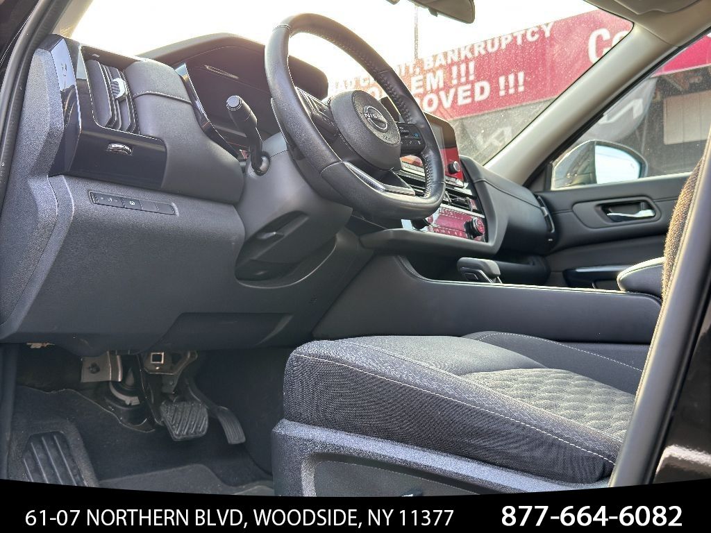 Vehicle image 13 of 40