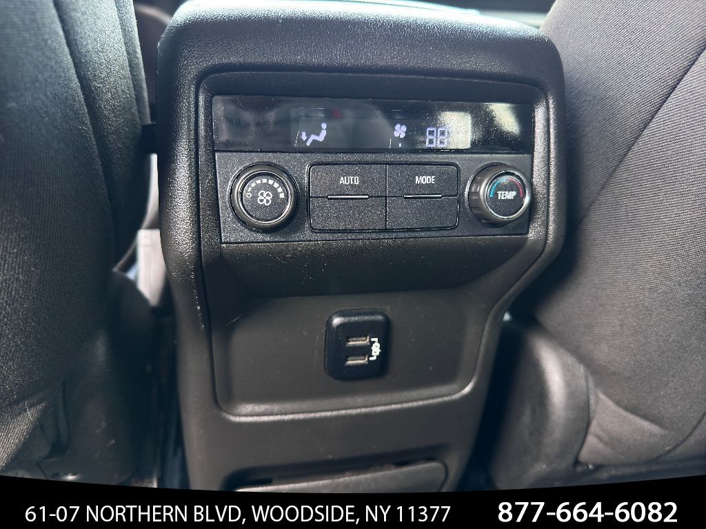 Vehicle image 19 of 40