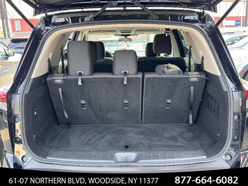 Vehicle image 11 of 40