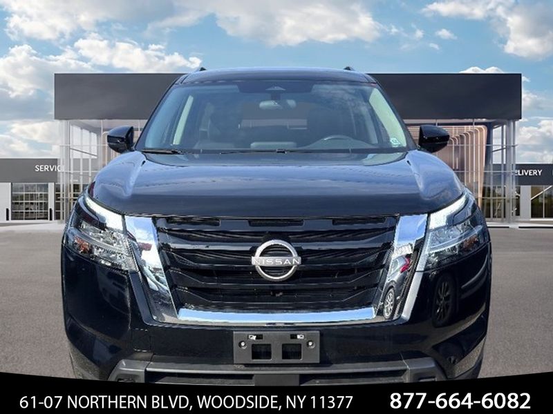 Vehicle image 3 of 40