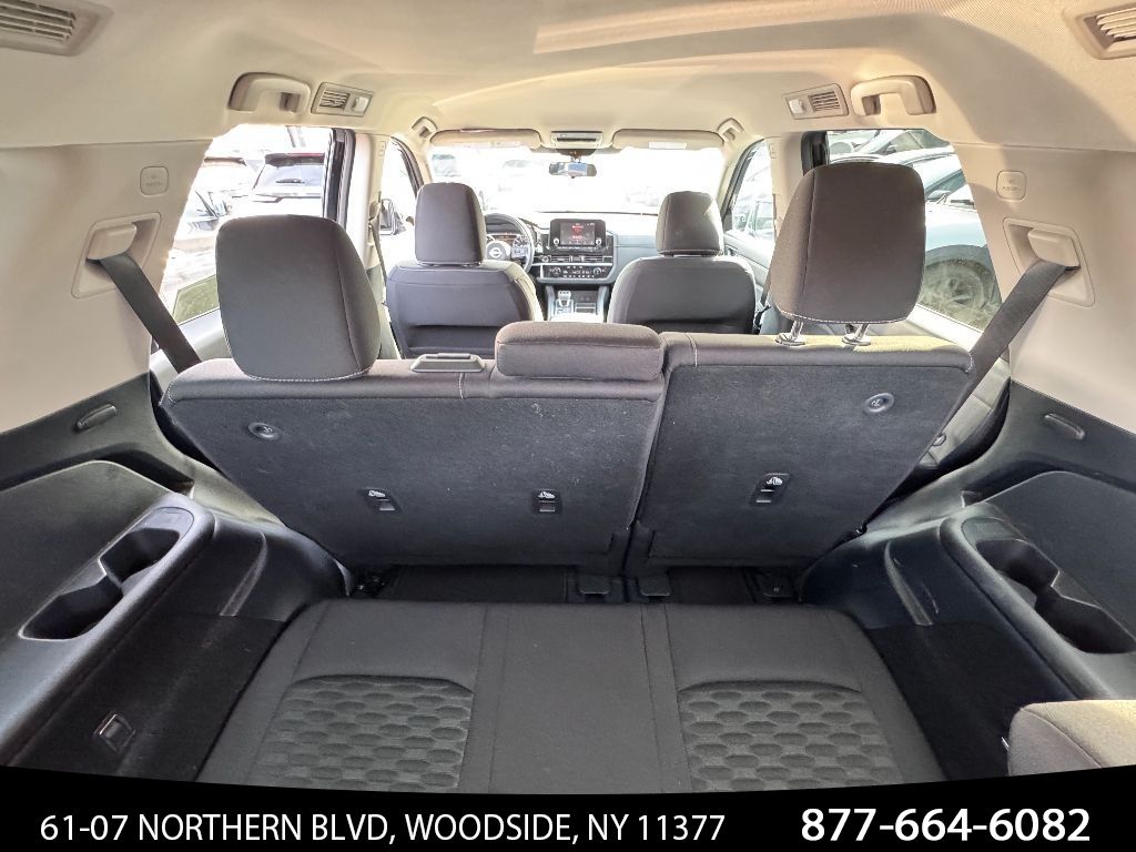 Vehicle image 12 of 40