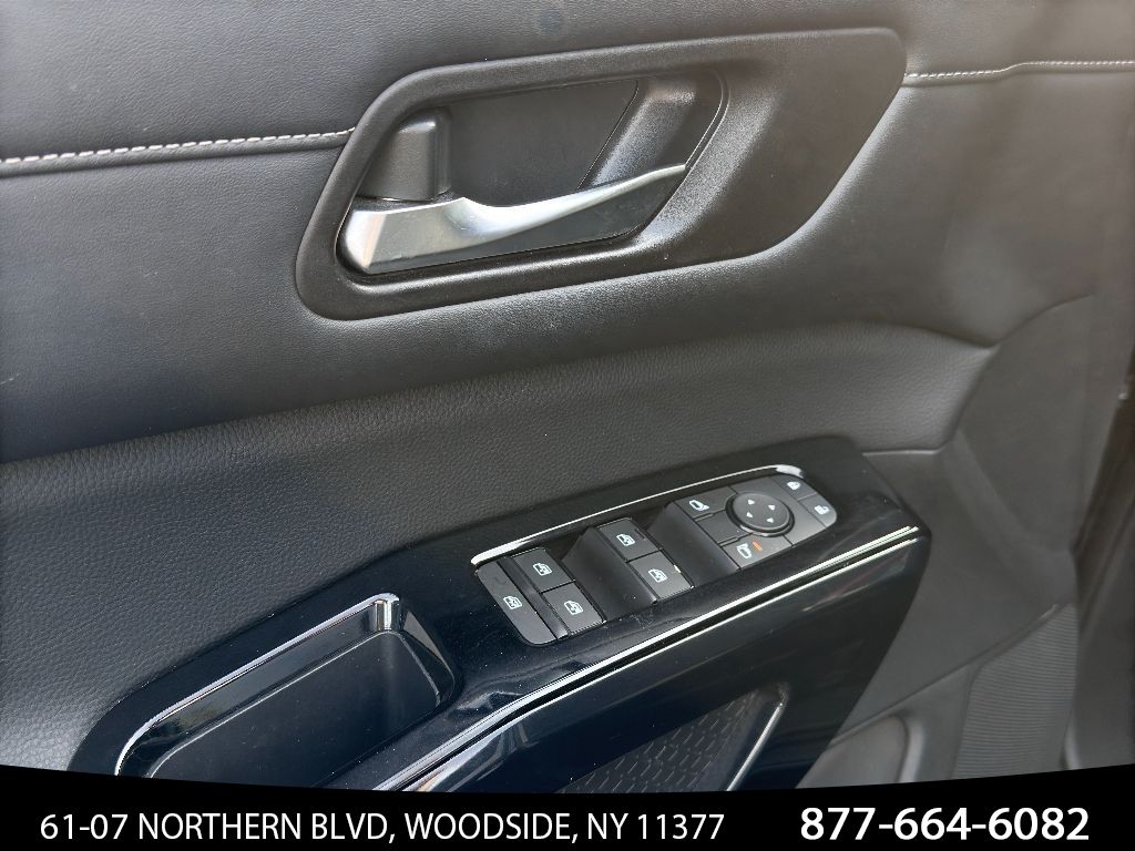 Vehicle image 25 of 40