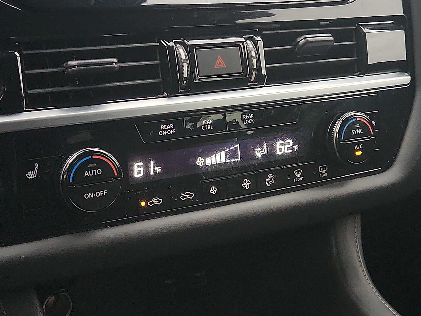 Vehicle image 27 of 30