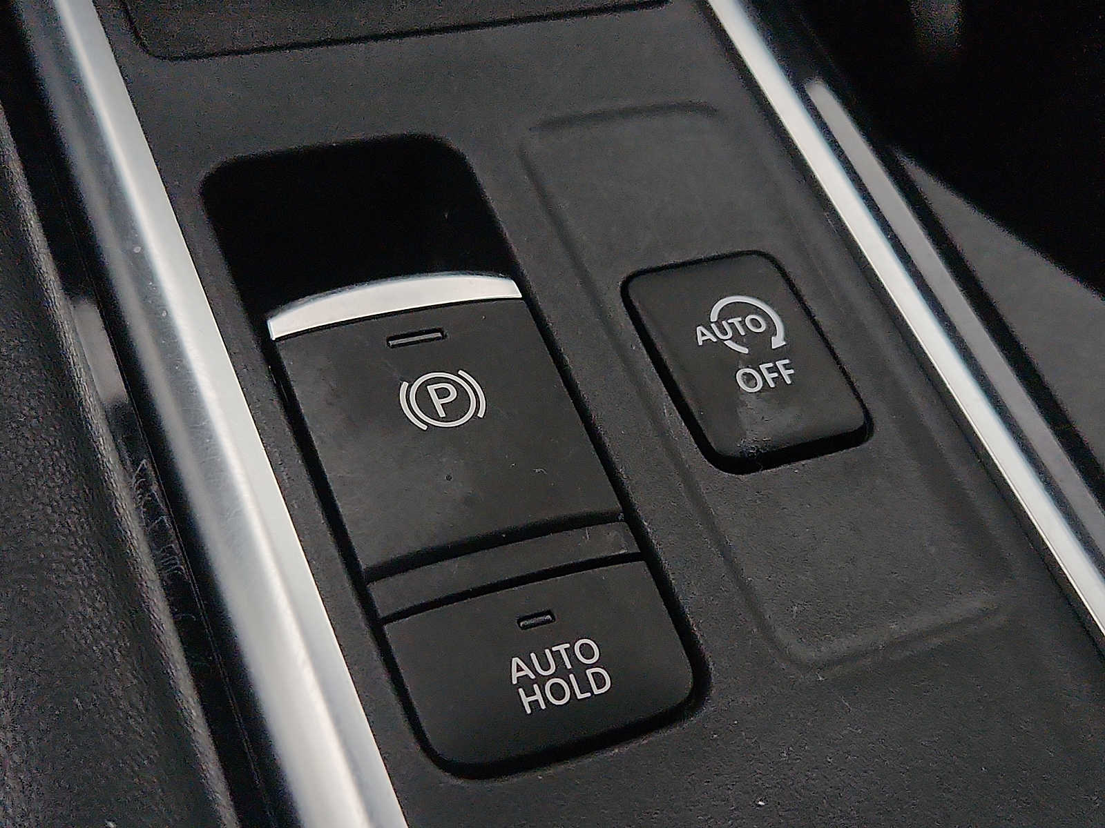 Vehicle image 17 of 30