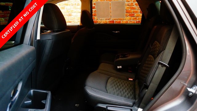 Vehicle image 32 of 93