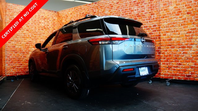 Vehicle image 6 of 93