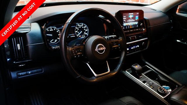 Vehicle image 10 of 93