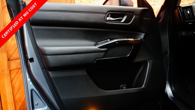 Vehicle image 31 of 93