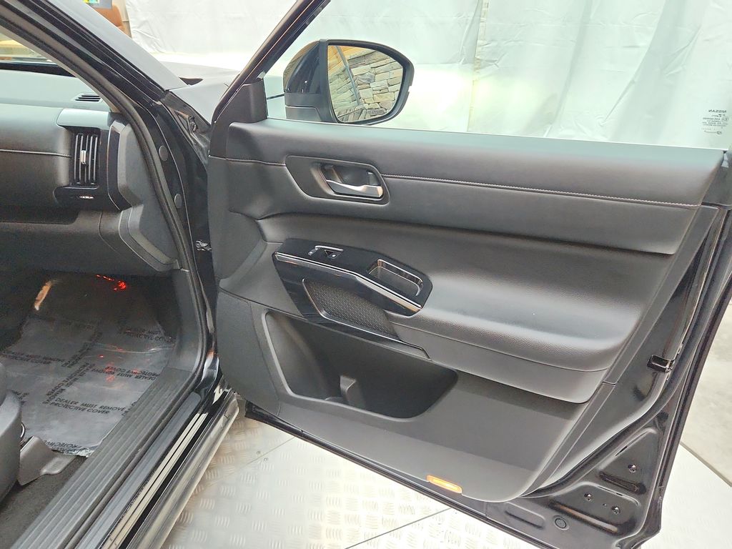 Vehicle image 20 of 22