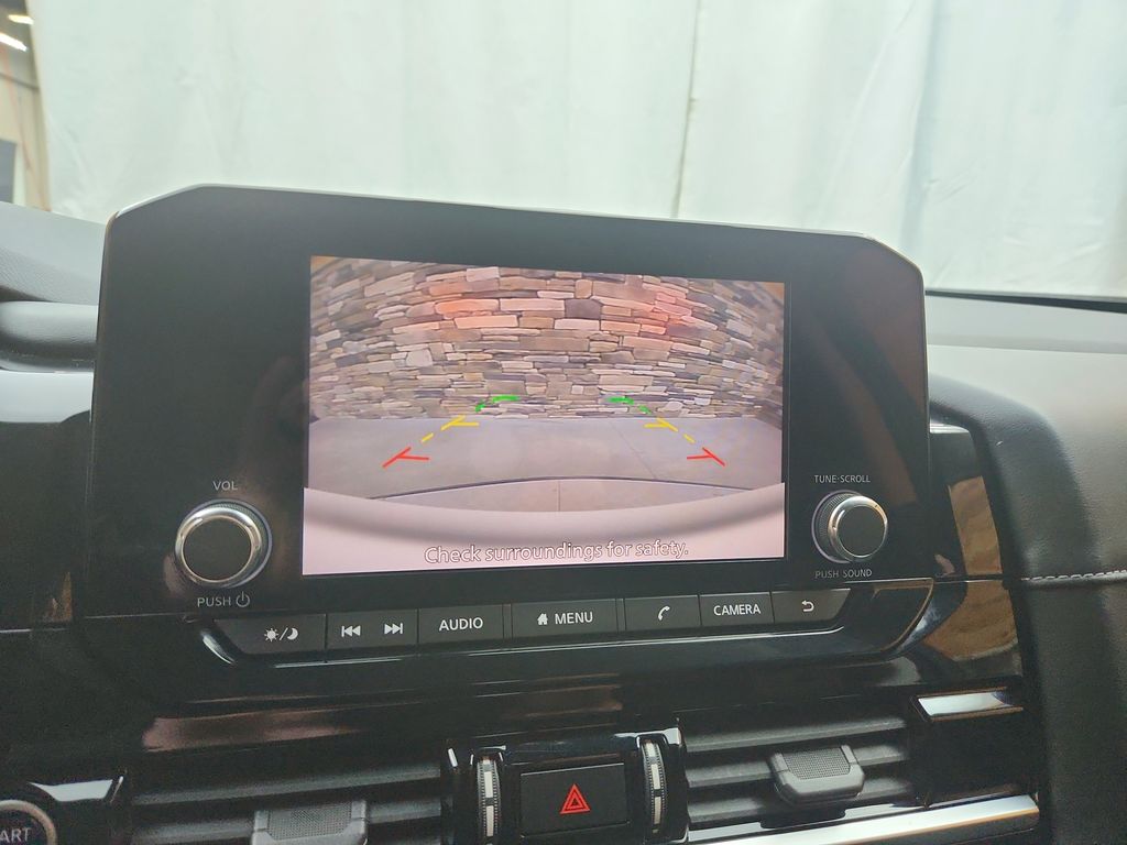 Vehicle image 11 of 22