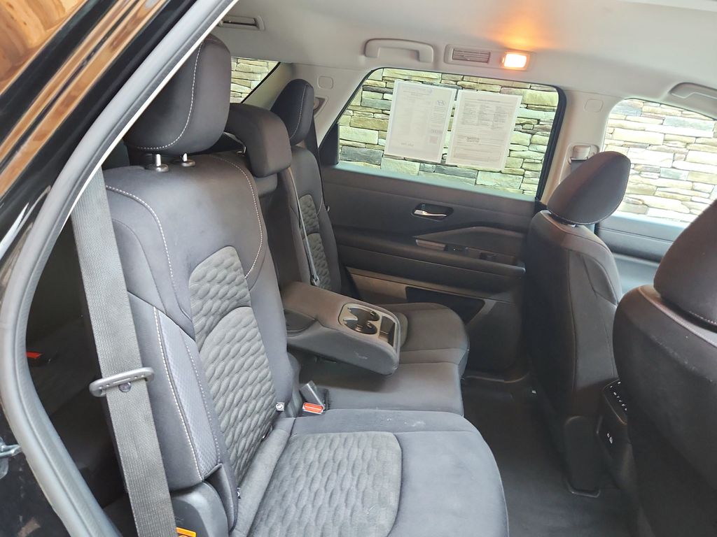 Vehicle image 21 of 22