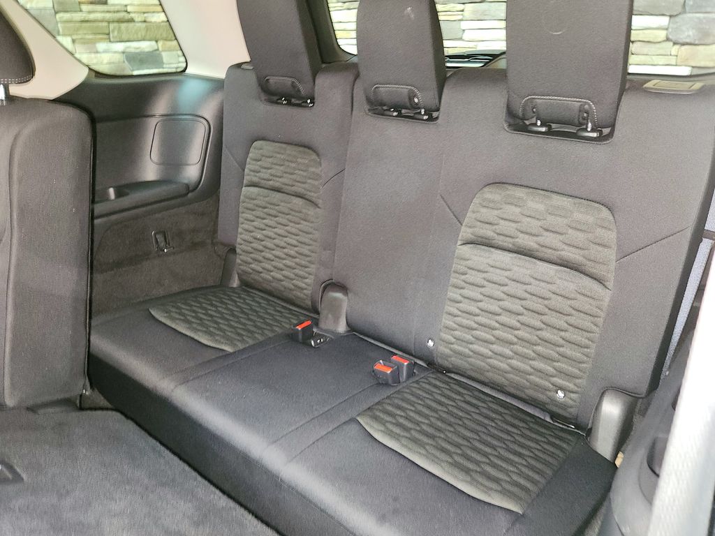 Vehicle image 17 of 22