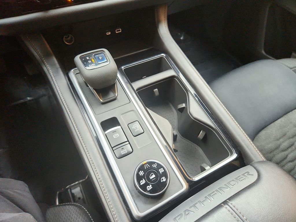 Vehicle image 10 of 22