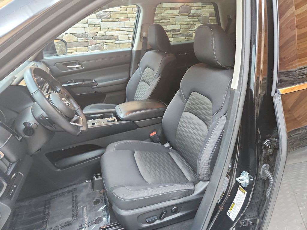 Vehicle image 6 of 22