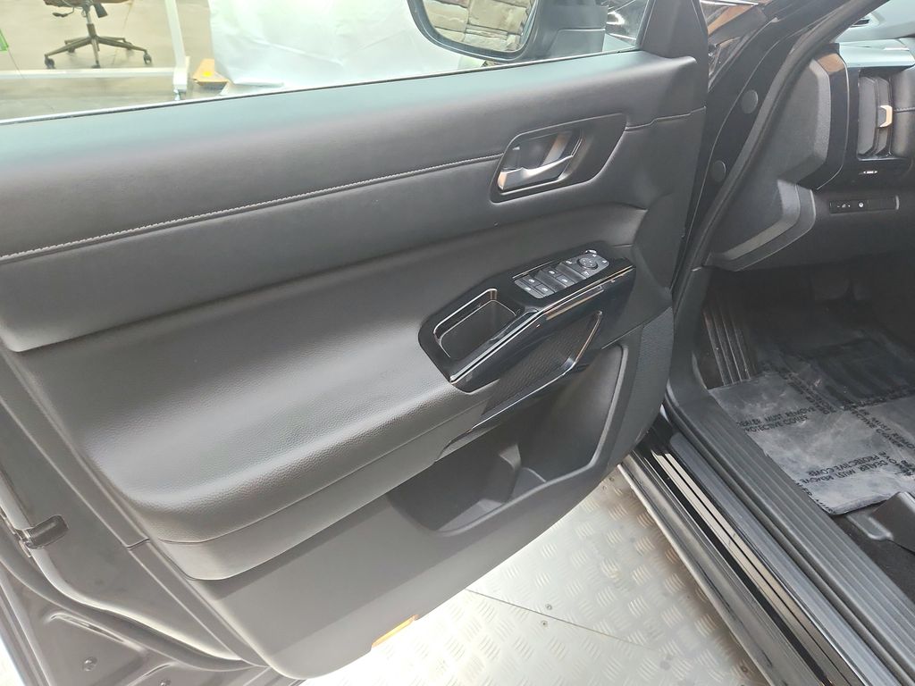Vehicle image 15 of 22