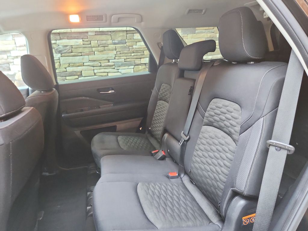 Vehicle image 16 of 22