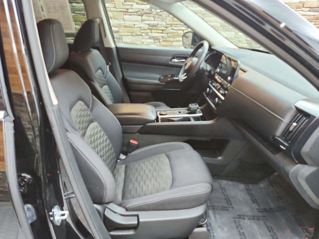 Vehicle image 19 of 22