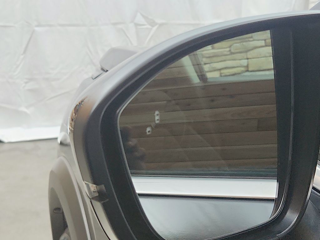 Vehicle image 7 of 22
