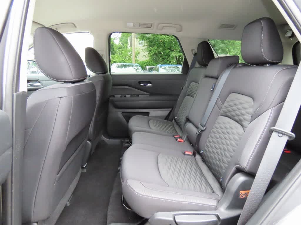 Vehicle image 10 of 27