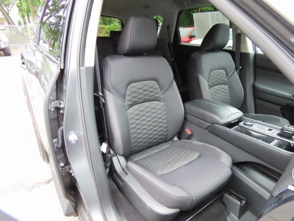 Vehicle image 11 of 27