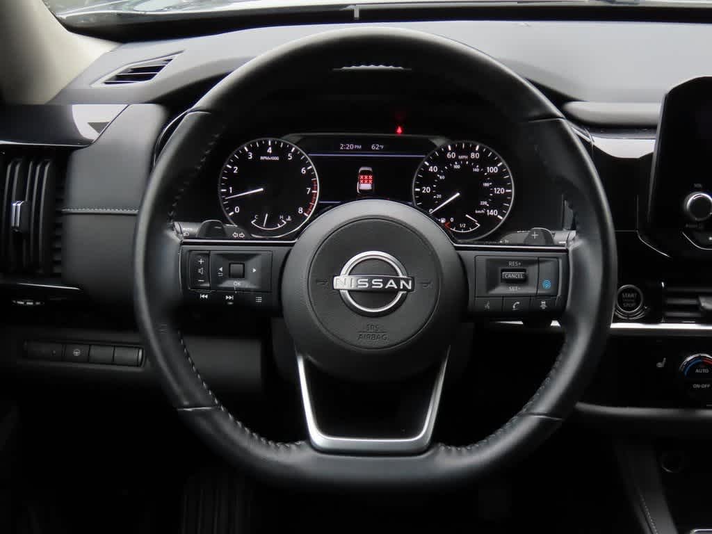 Vehicle image 25 of 27