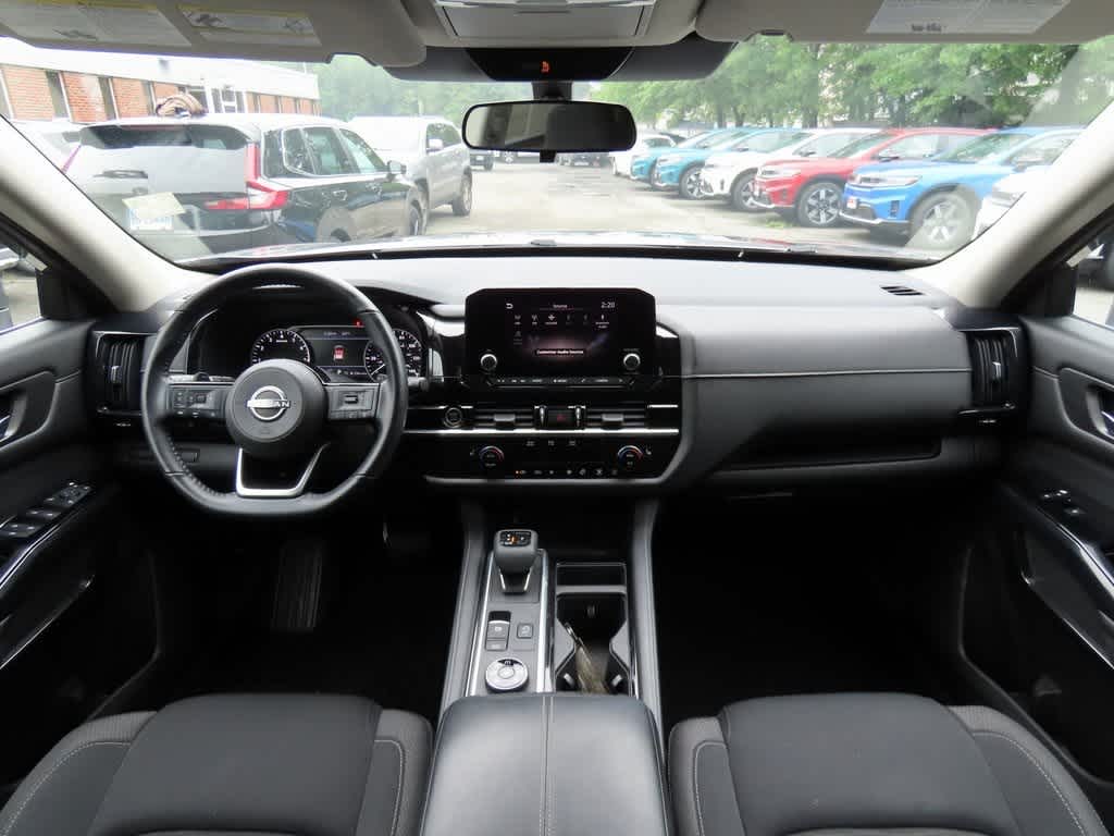 Vehicle image 15 of 27