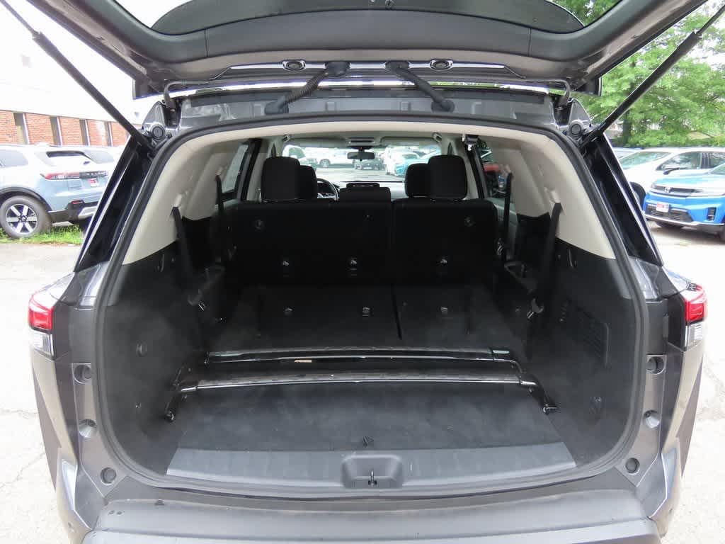 Vehicle image 9 of 27