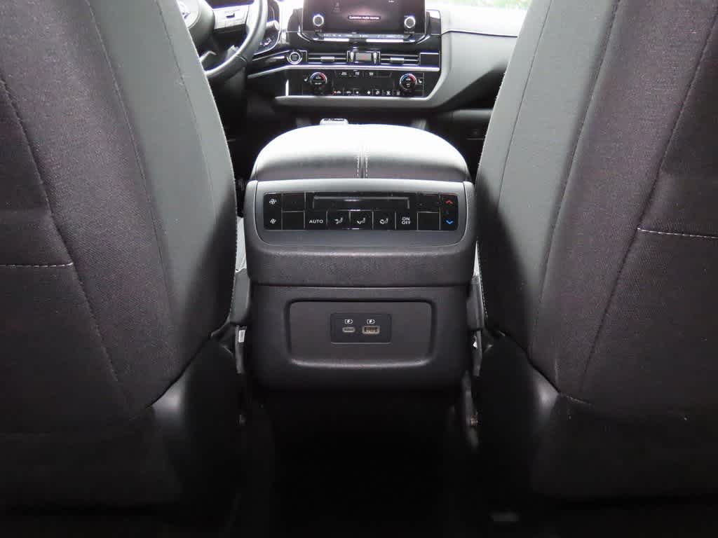 Vehicle image 26 of 27