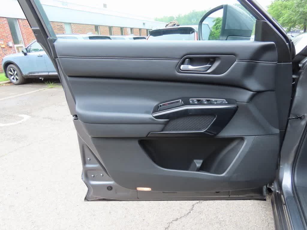 Vehicle image 22 of 27